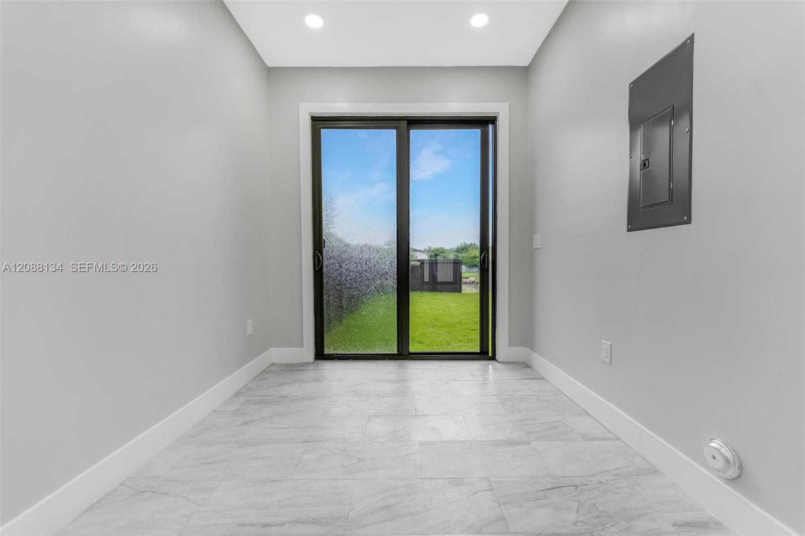 Ver detalles / 4407 sq. ft. $ 2026-09-12 0 foto