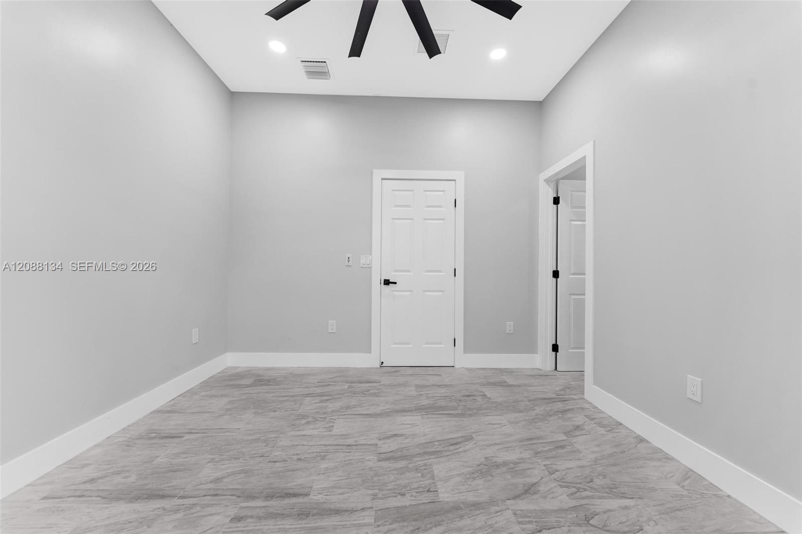 Ver detalles / 4407 sq. ft. $ 2026-09-12 0 foto