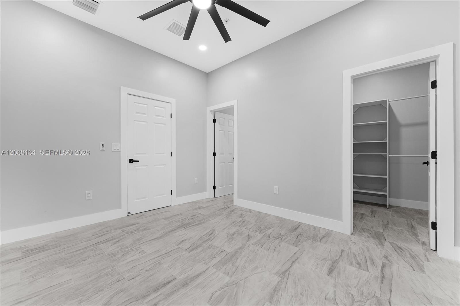 Ver detalles / 4407 sq. ft. $ 2026-09-12 0 foto