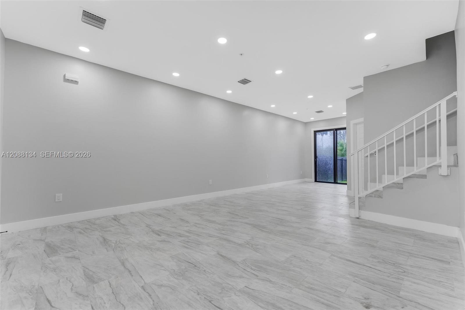 Ver detalles / 4407 sq. ft. $ 2026-09-12 0 foto