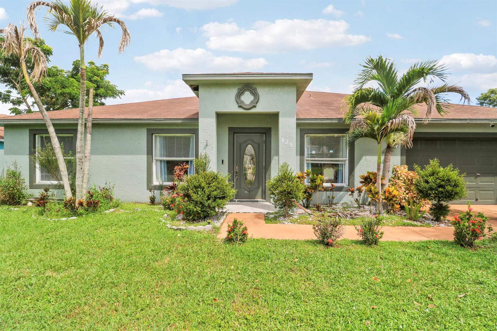 825 4 / 2 2340 sq. ft. $ 2026-09-14 0 foto