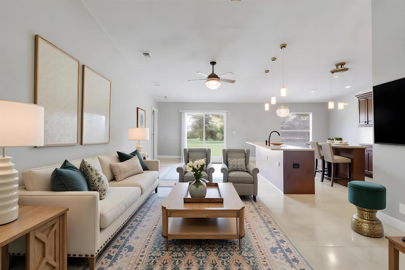 825 4 / 2 2340 sq. ft. $ 2026-09-14 0 foto