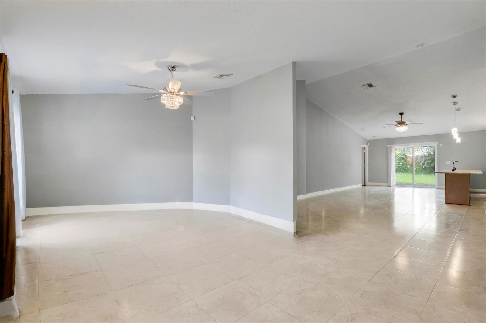 825 4 / 2 2340 sq. ft. $ 2026-09-14 0 foto