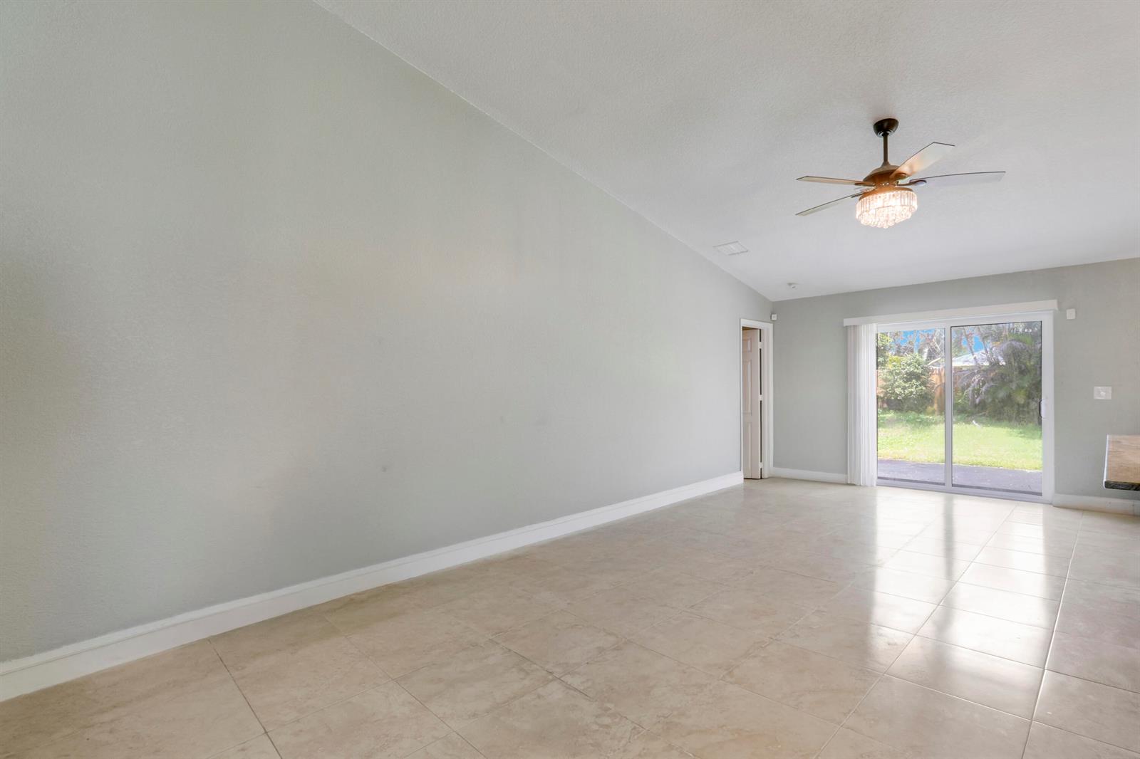 825 4 / 2 2340 sq. ft. $ 2026-09-14 0 foto