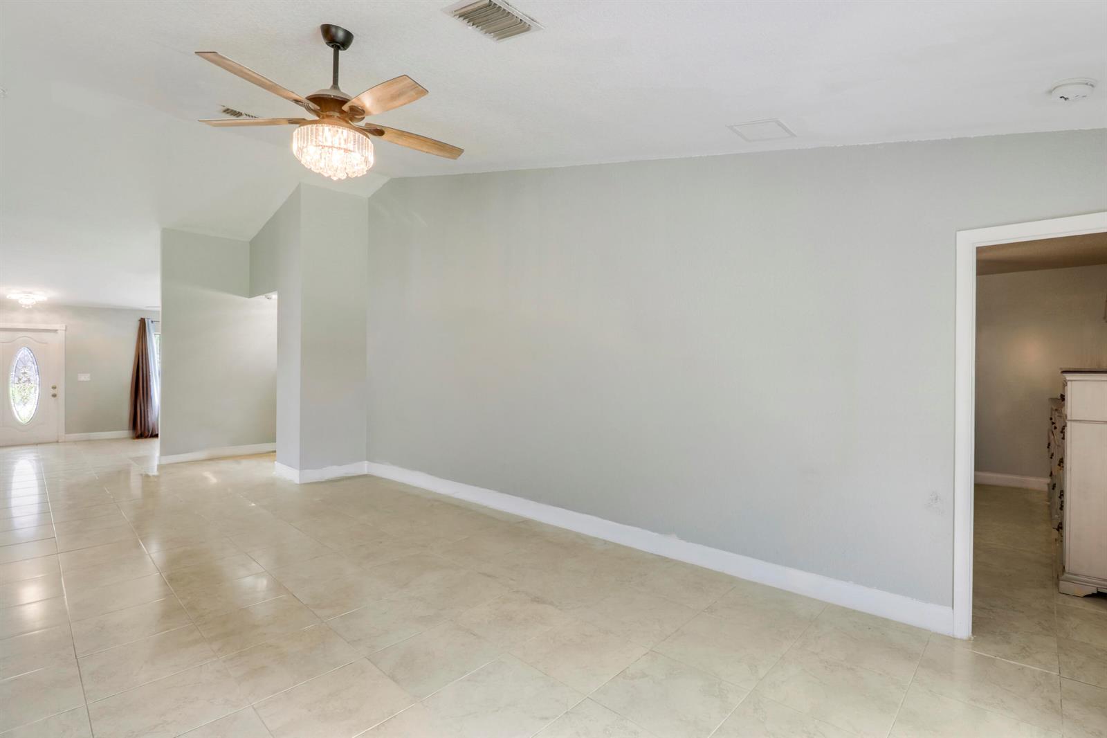 825 4 / 2 2340 sq. ft. $ 2026-09-14 0 foto