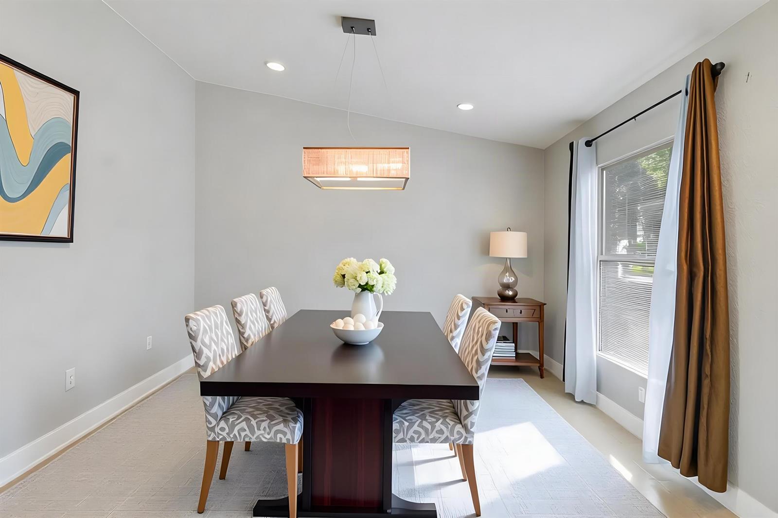 825 4 / 2 2340 sq. ft. $ 2026-09-14 0 foto