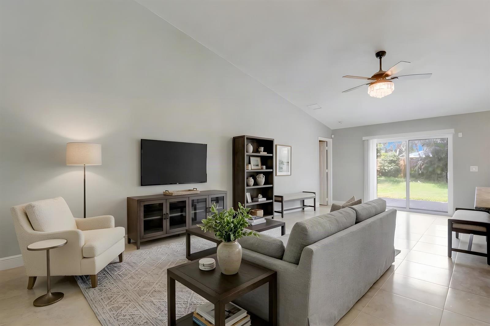 825 4 / 2 2340 sq. ft. $ 2026-09-14 0 foto