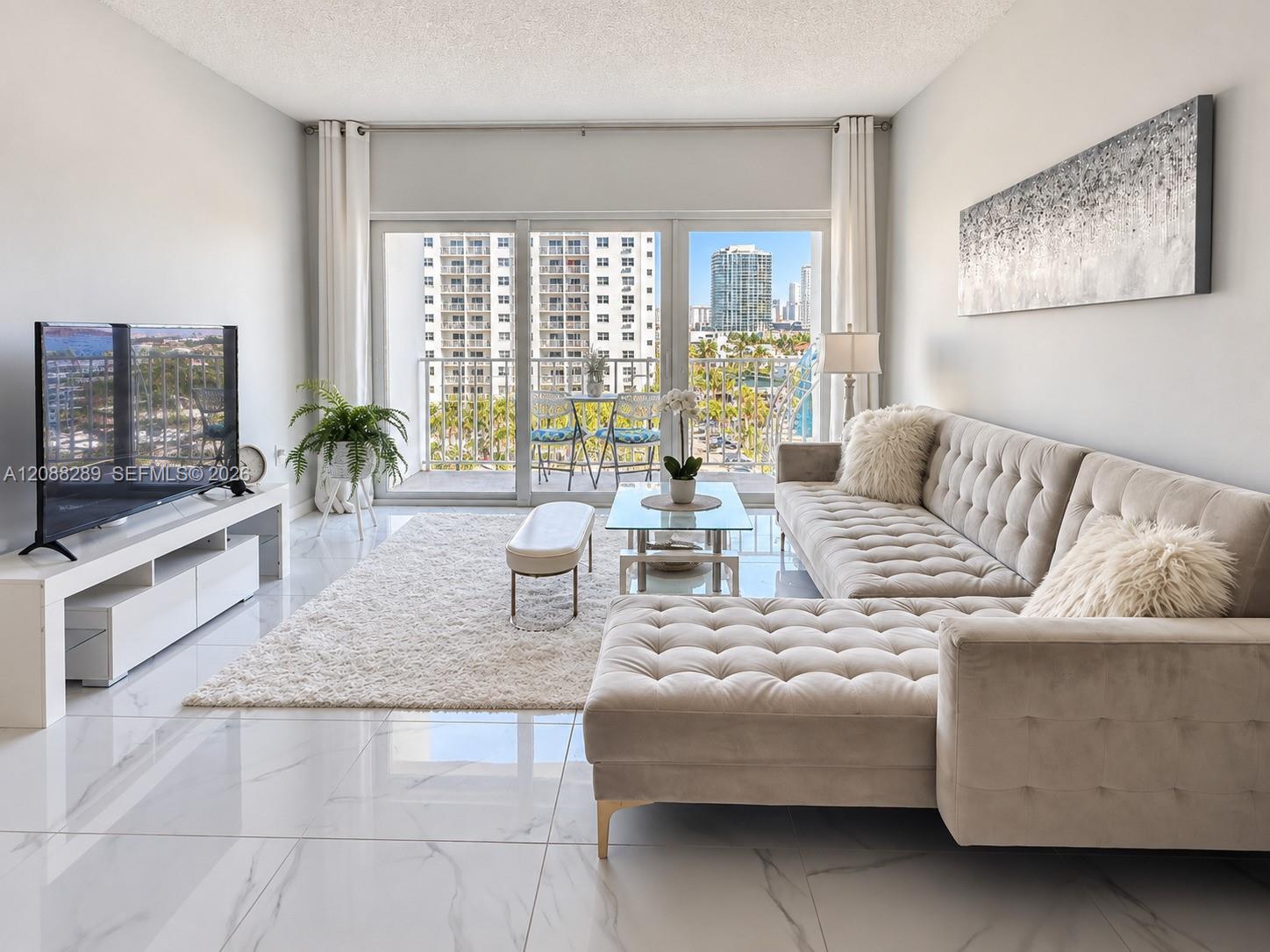 See details 717 1 / 2 762 sq. ft. $ 2026-09-13 0 Photo