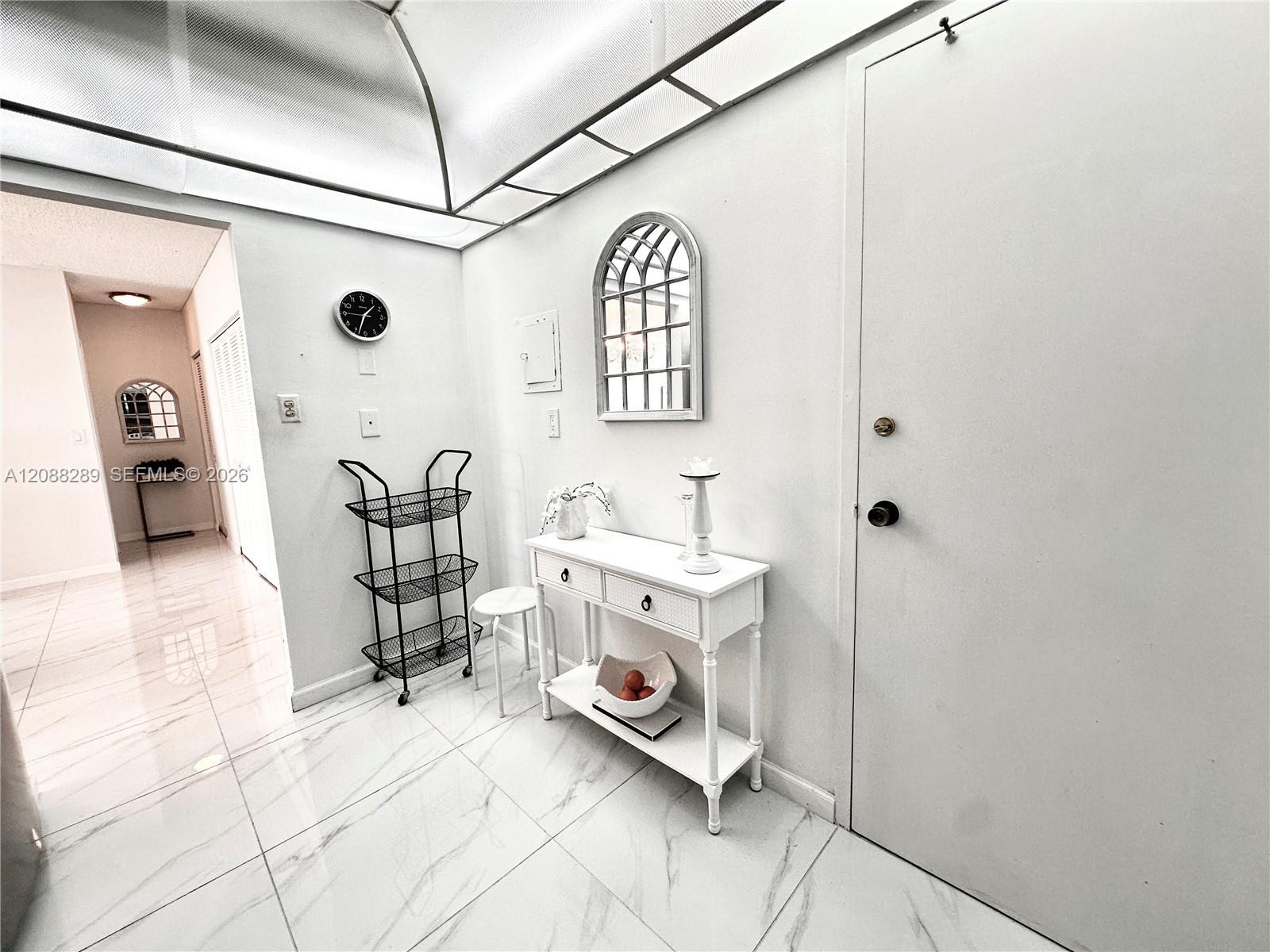 See details 717 1 / 2 762 sq. ft. $ 2026-09-13 0 Photo