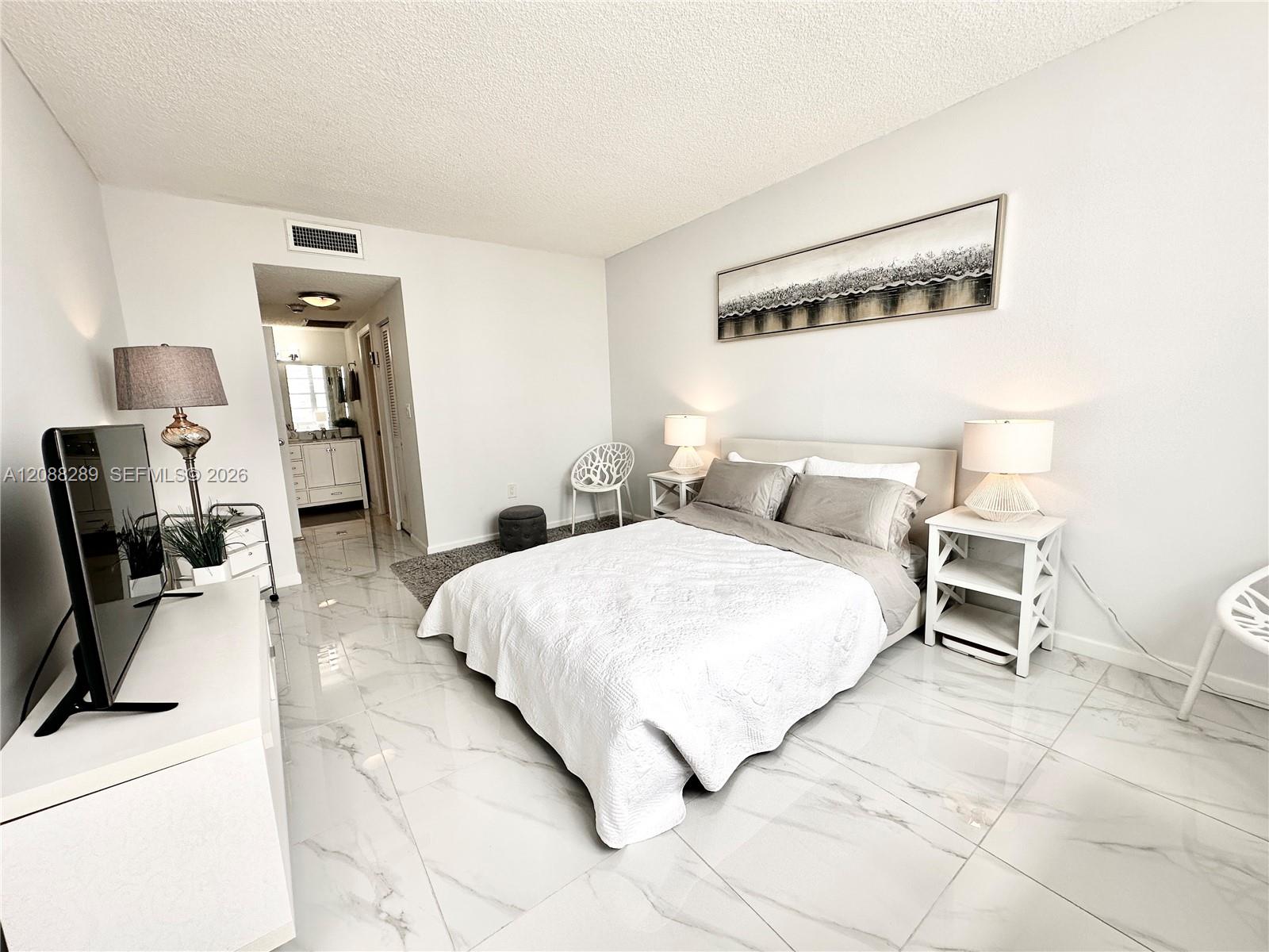 See details 717 1 / 2 762 sq. ft. $ 2026-09-13 0 Photo