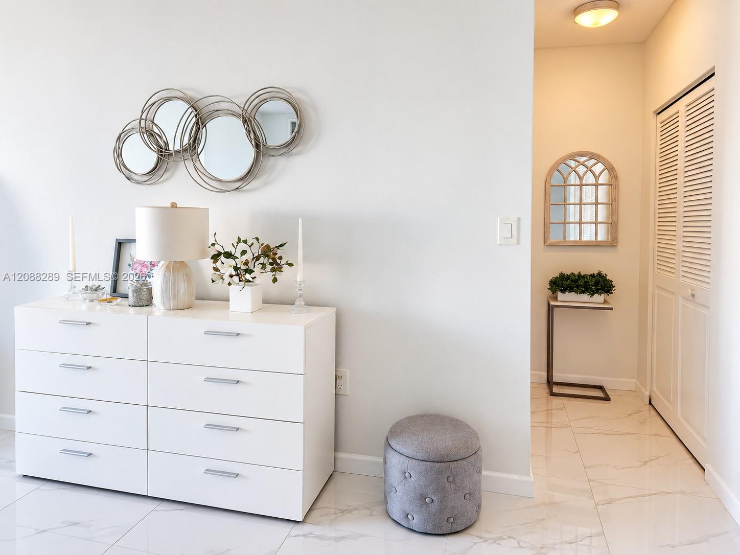 See details 717 1 / 2 762 sq. ft. $ 2026-09-13 0 Photo