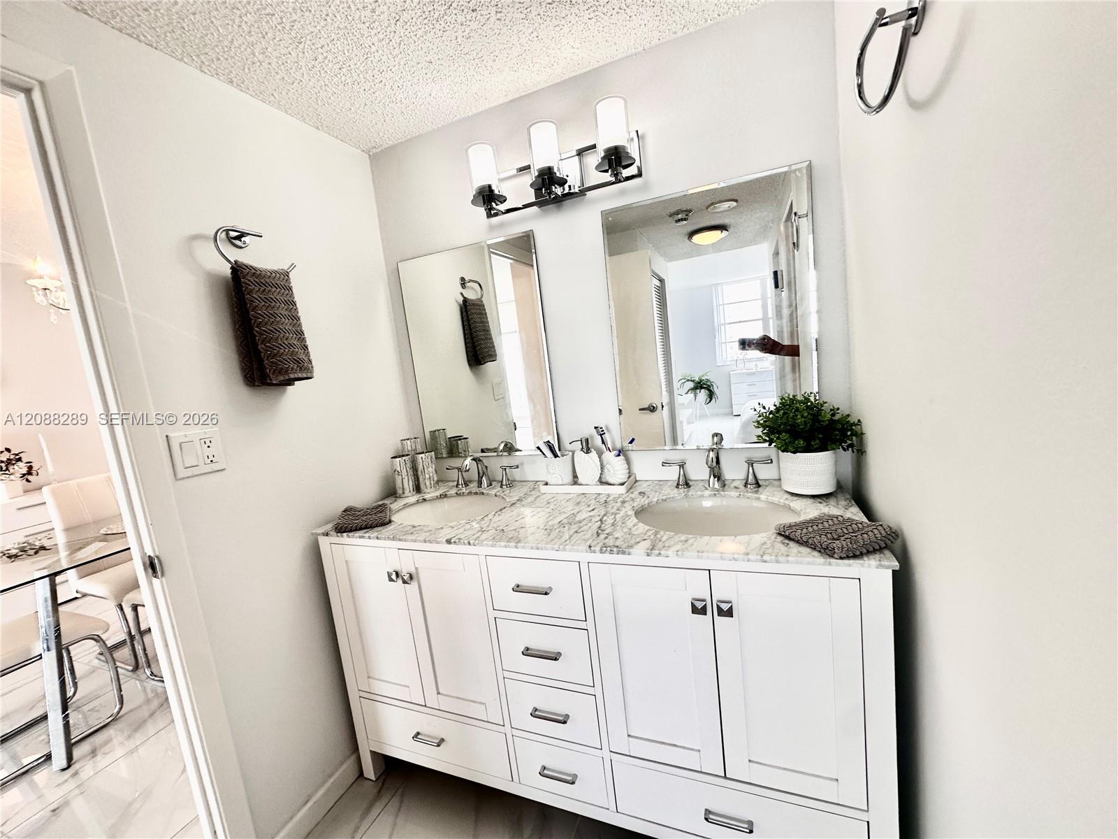See details 717 1 / 2 762 sq. ft. $ 2026-09-13 0 Photo