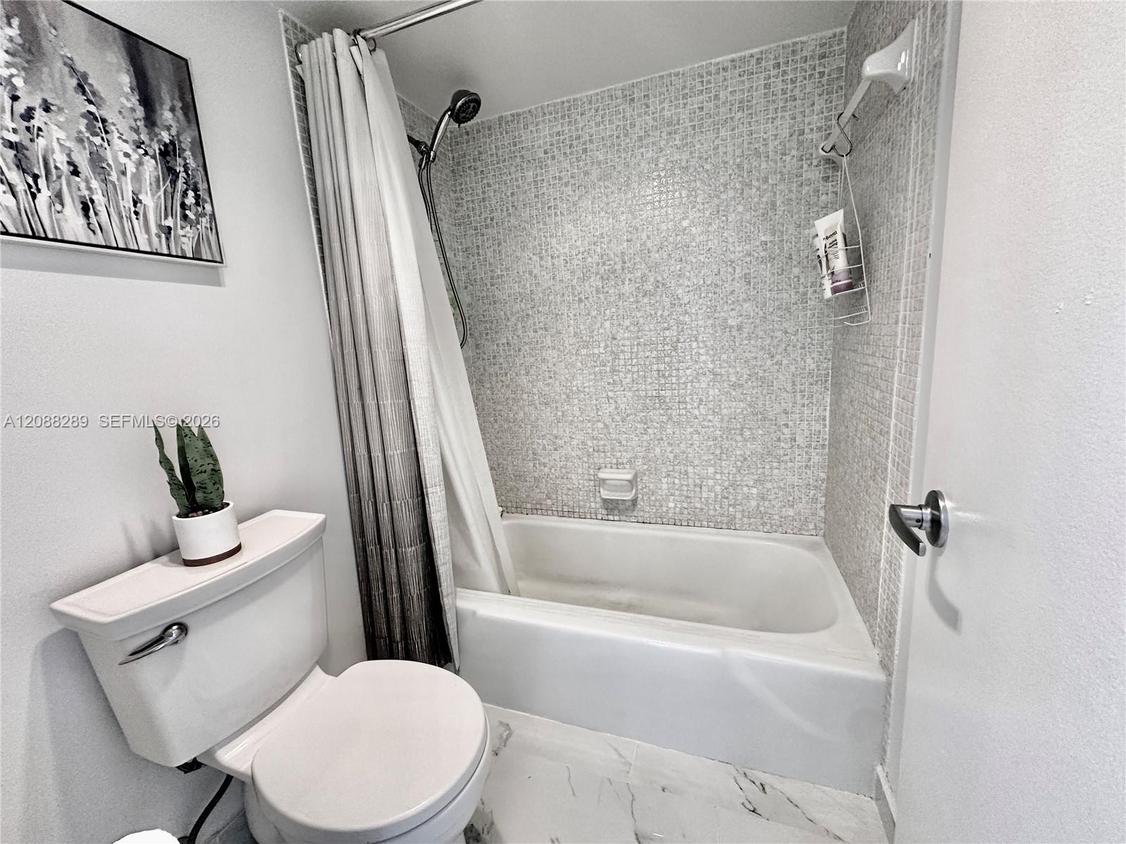 See details 717 1 / 2 762 sq. ft. $ 2026-09-13 0 Photo