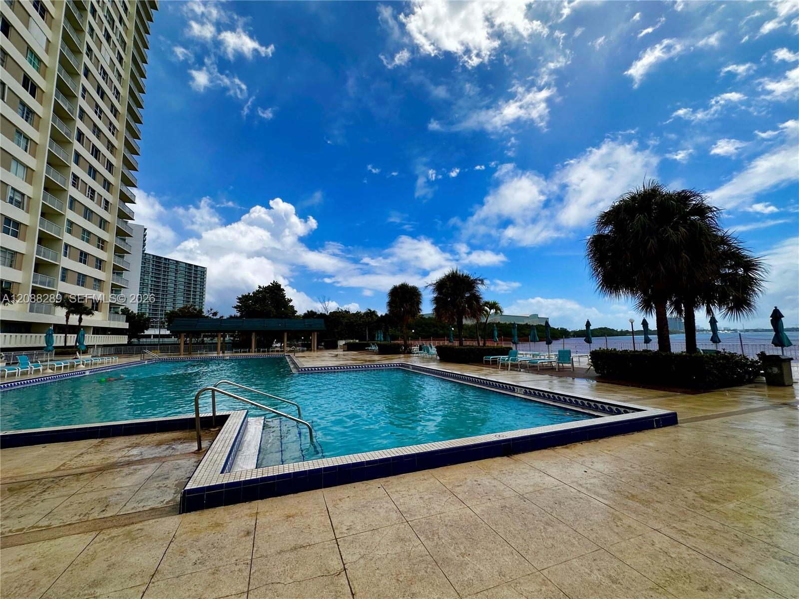 See details 717 1 / 2 762 sq. ft. $ 2026-09-13 0 Photo