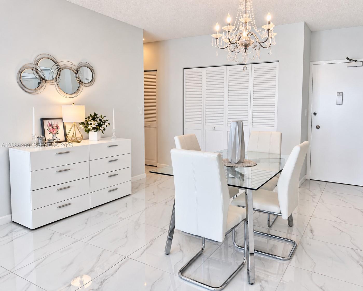 See details 717 1 / 2 762 sq. ft. $ 2026-09-13 0 Photo