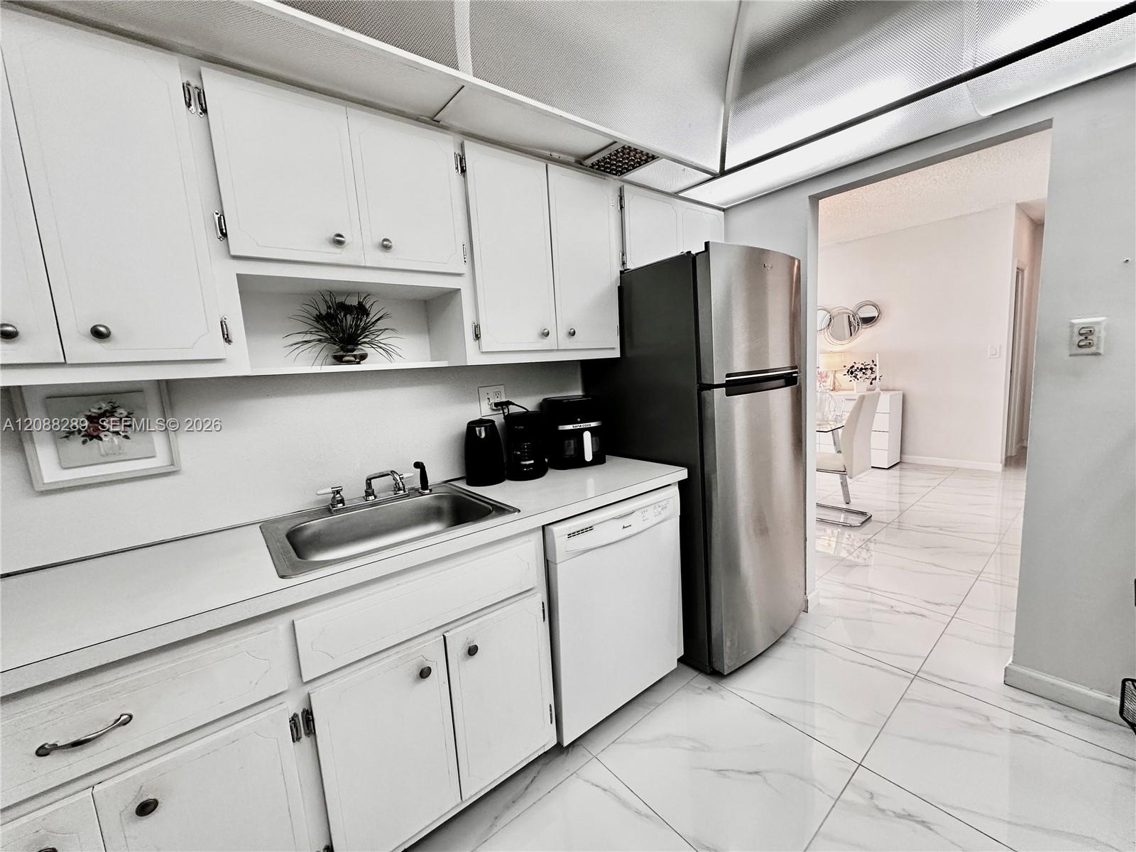 See details 717 1 / 2 762 sq. ft. $ 2026-09-13 0 Photo