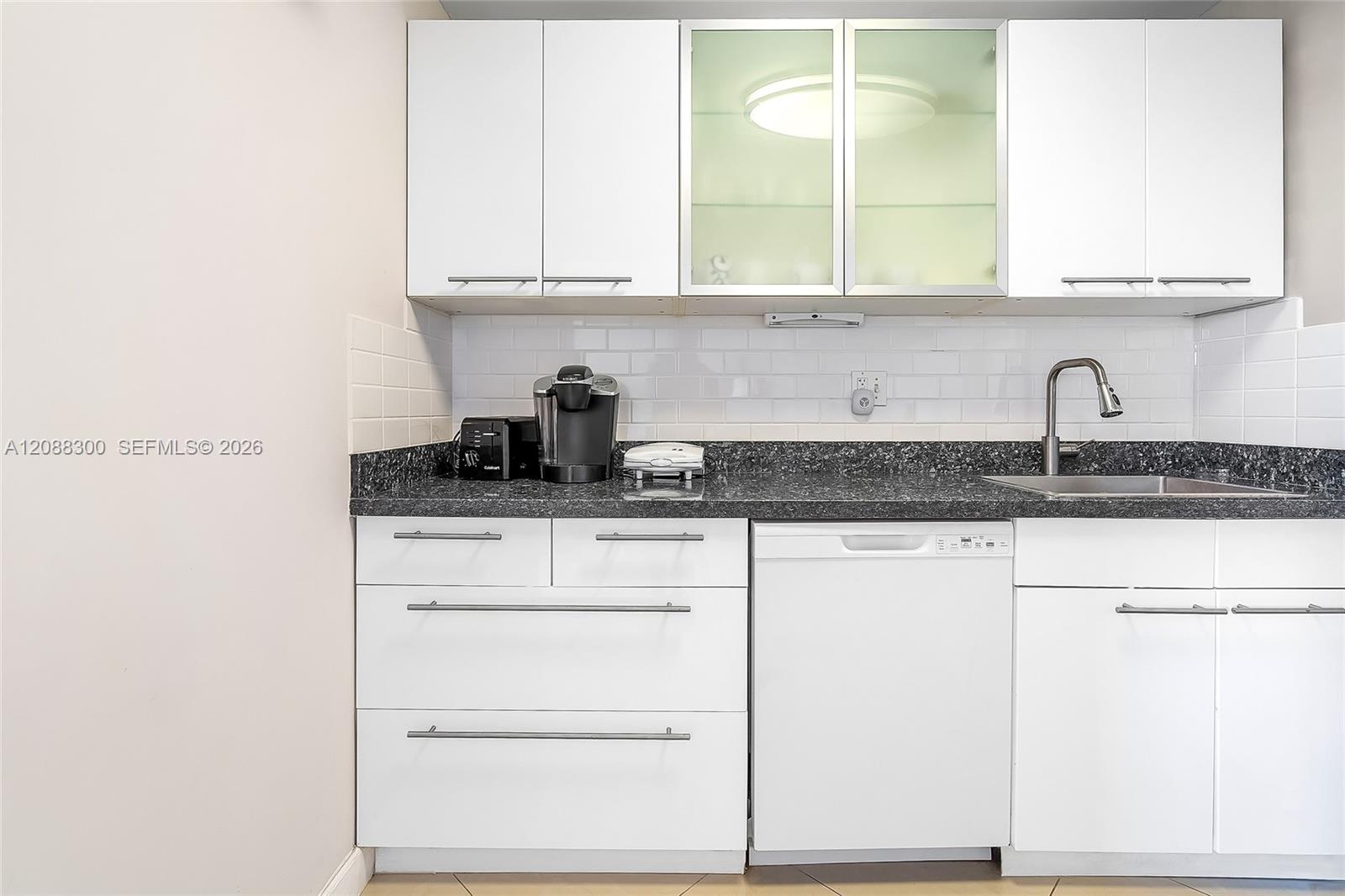 See details 801 2 / 2 975 sq. ft. $ 2026-09-13 0 Photo