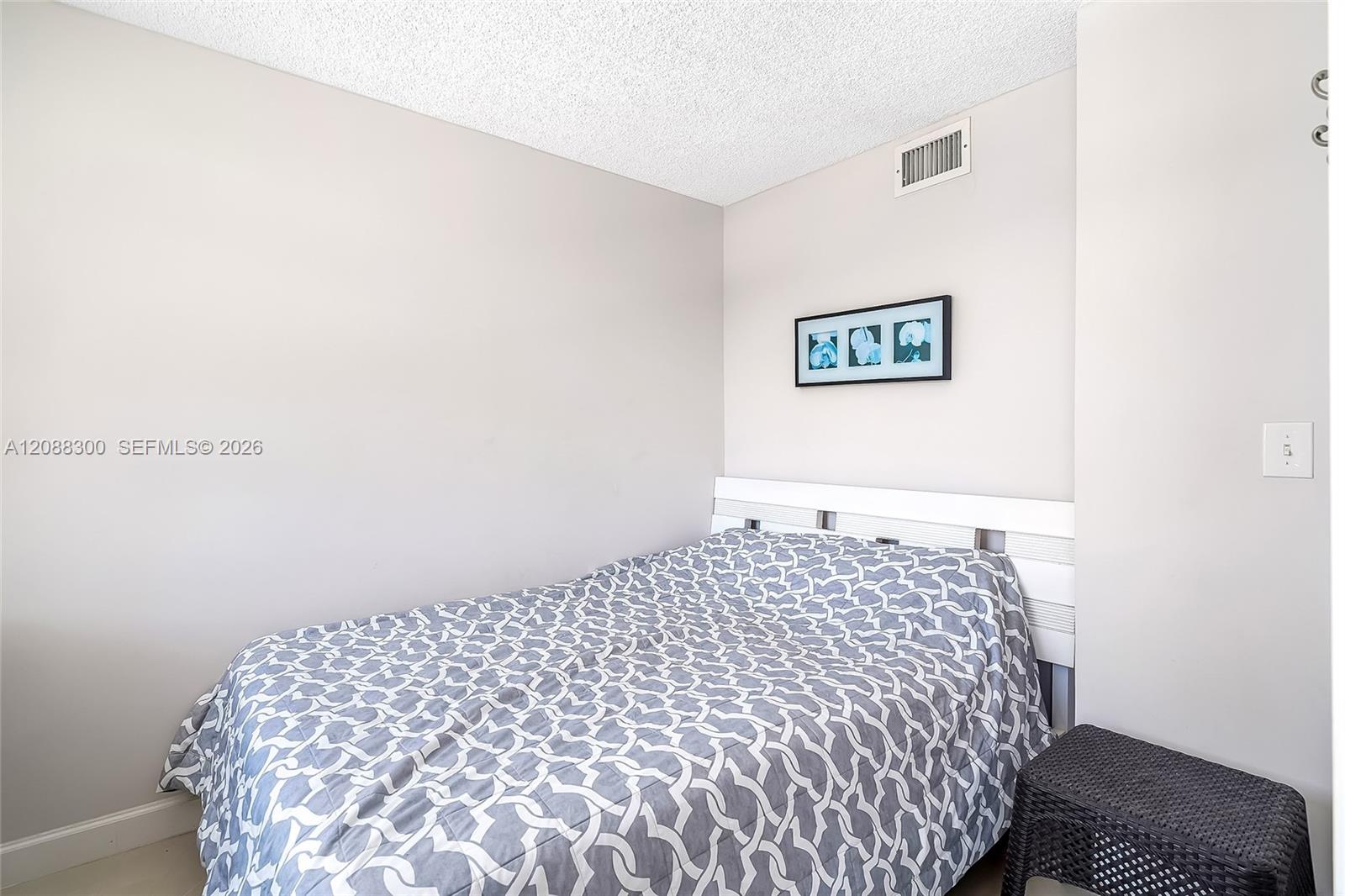 See details 801 2 / 2 975 sq. ft. $ 2026-09-13 0 Photo
