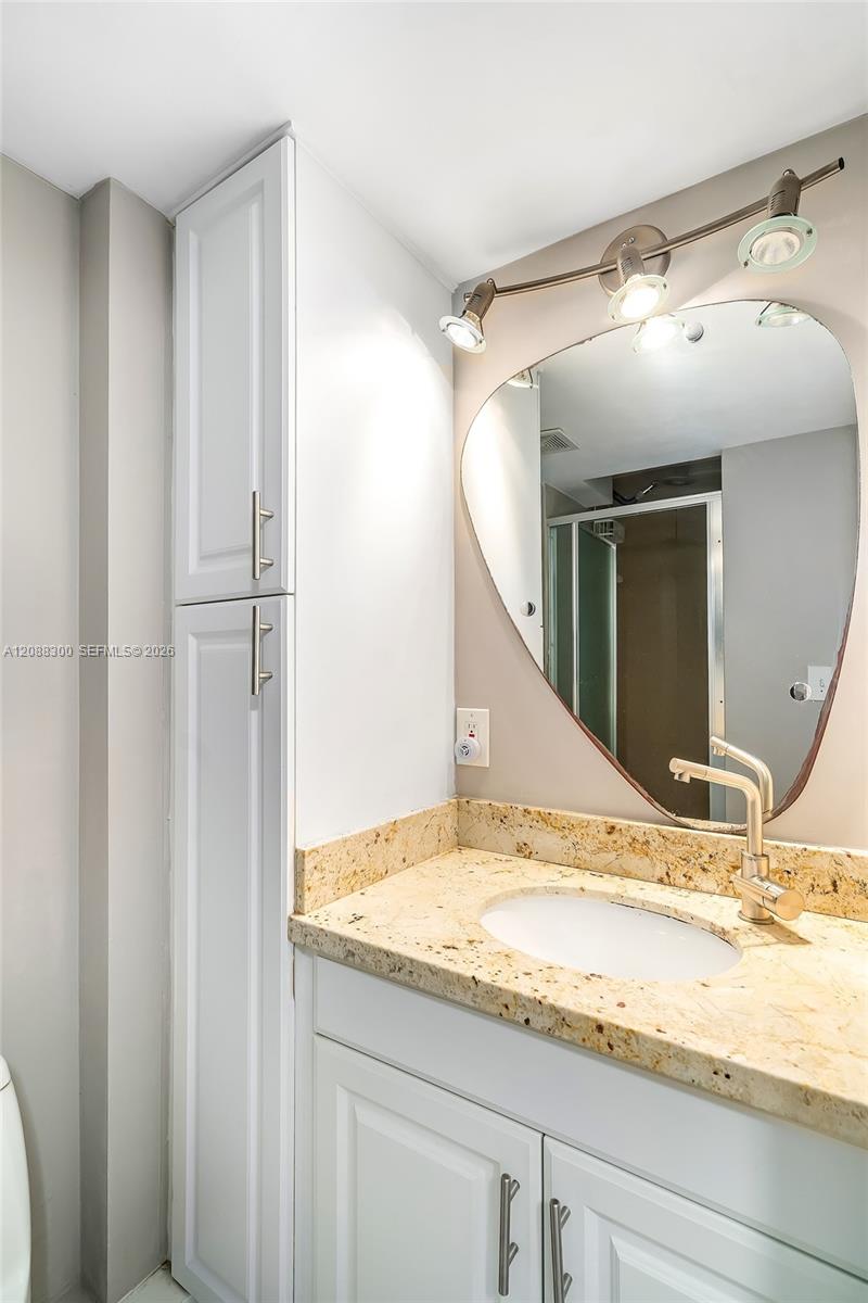 See details 801 2 / 2 975 sq. ft. $ 2026-09-13 0 Photo