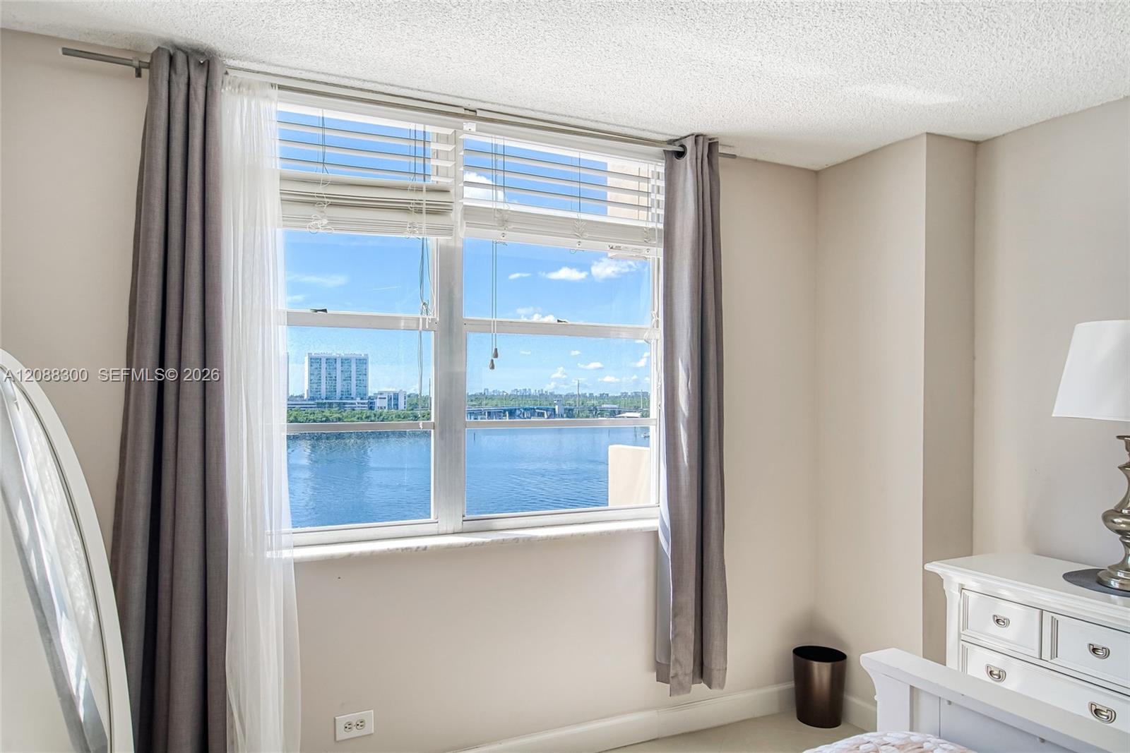 See details 801 2 / 2 975 sq. ft. $ 2026-09-13 0 Photo
