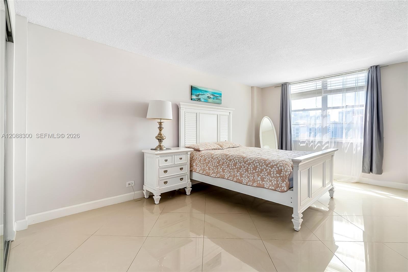 See details 801 2 / 2 975 sq. ft. $ 2026-09-13 0 Photo