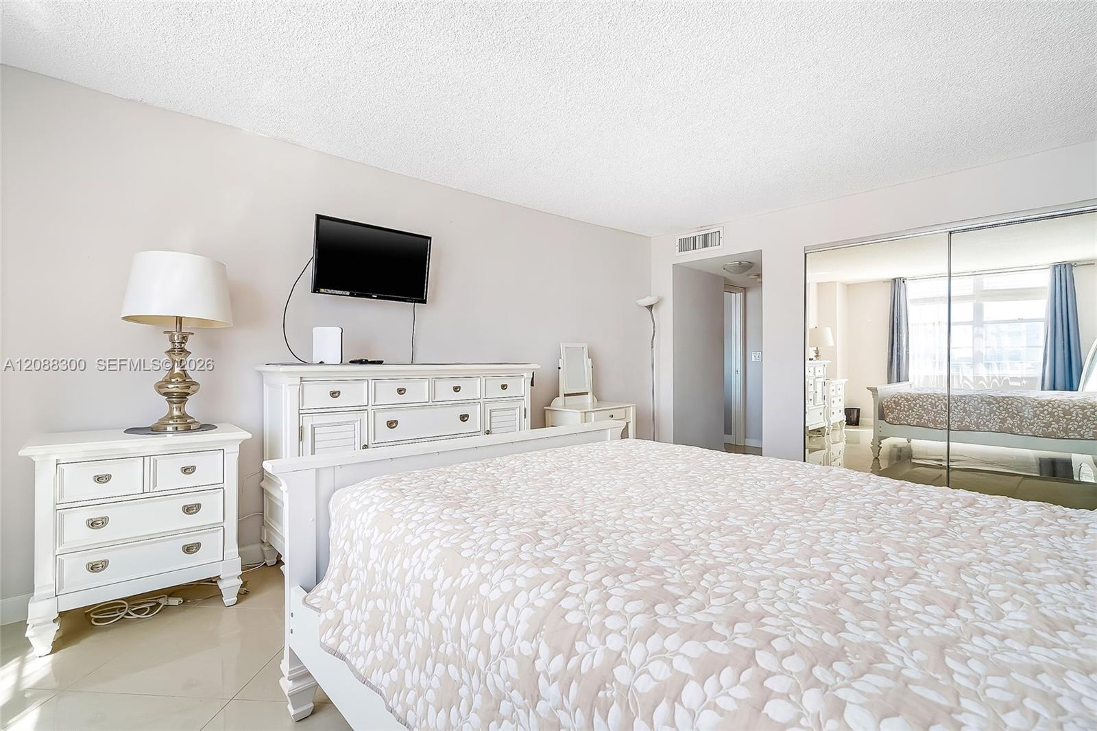 See details 801 2 / 2 975 sq. ft. $ 2026-09-13 0 Photo