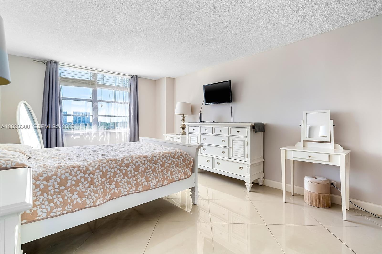 See details 801 2 / 2 975 sq. ft. $ 2026-09-13 0 Photo