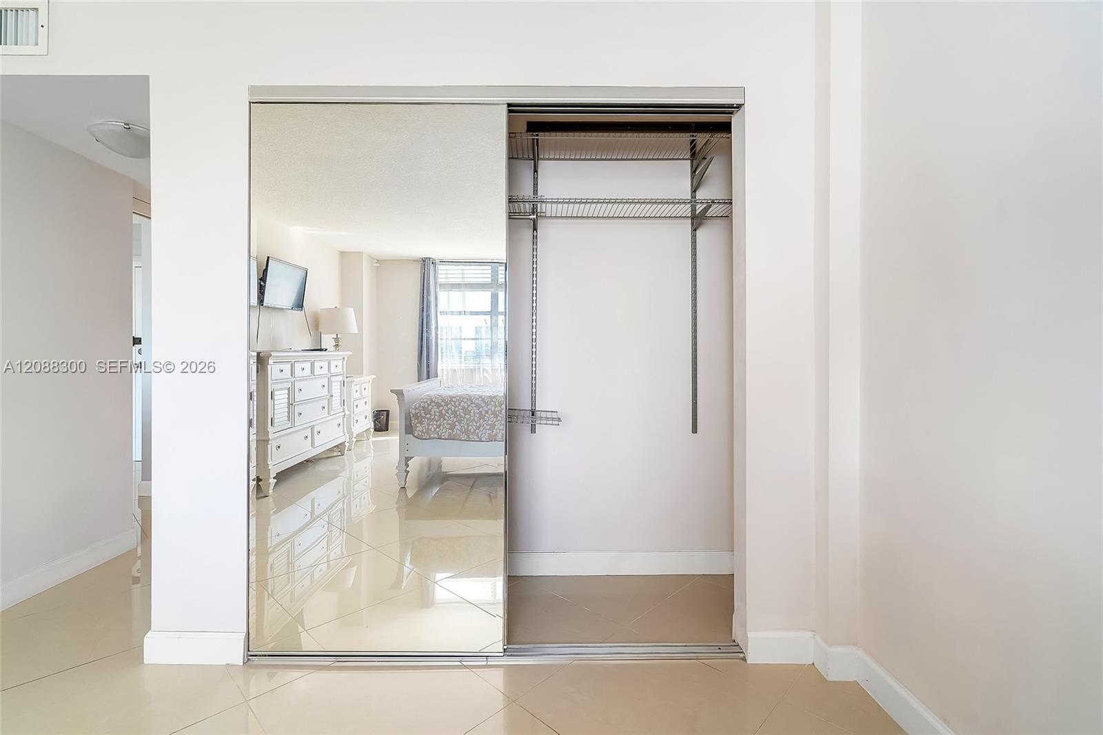 See details 801 2 / 2 975 sq. ft. $ 2026-09-13 0 Photo