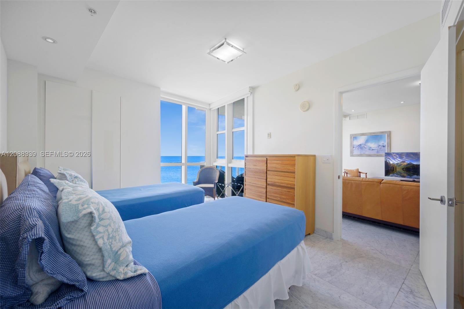 1006 3 / 4 2137 sq. ft. $ 2026-09-13 0 foto