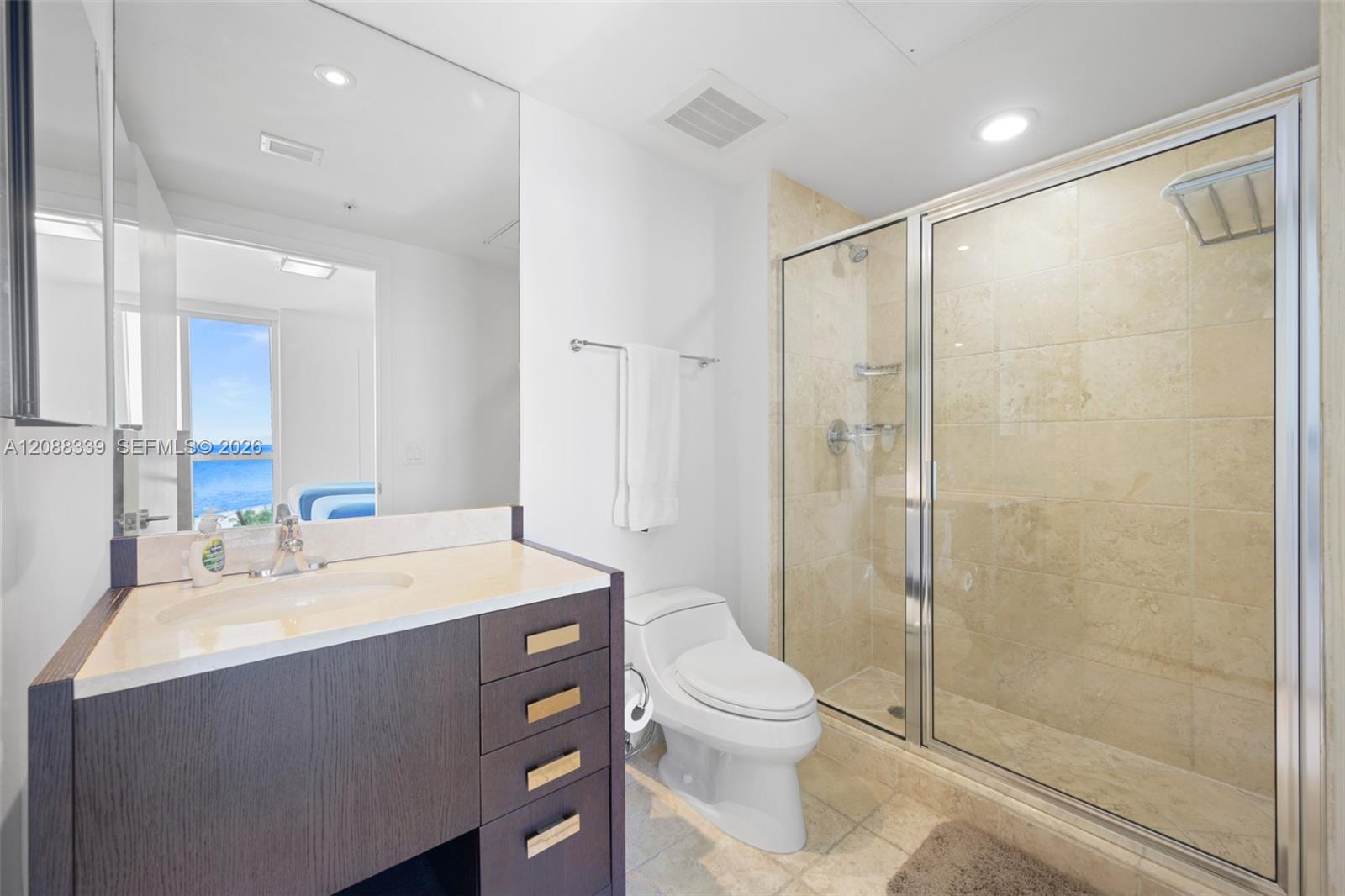 1006 3 / 4 2137 sq. ft. $ 2026-09-13 0 foto