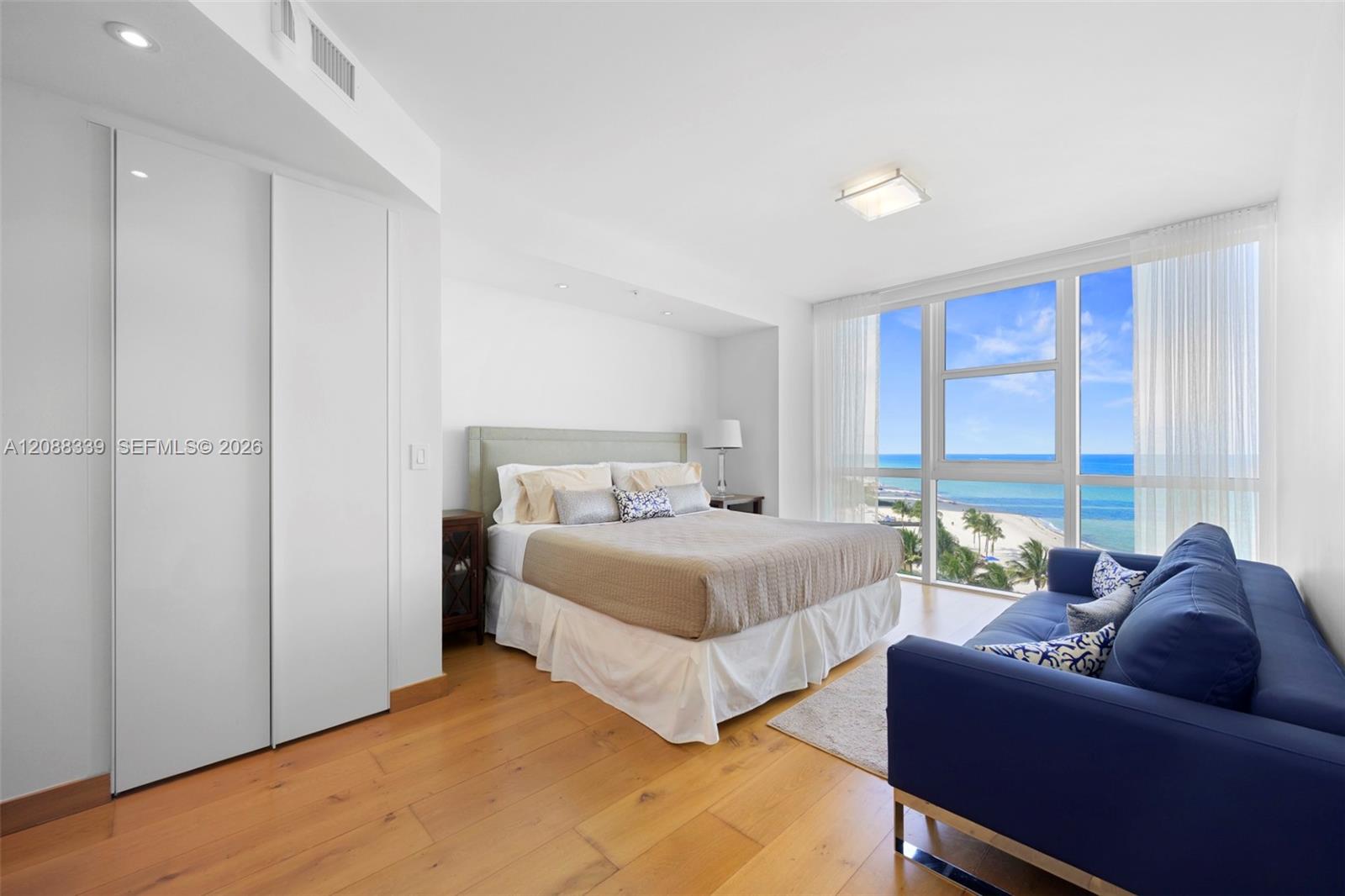 1006 3 / 4 2137 sq. ft. $ 2026-09-13 0 foto