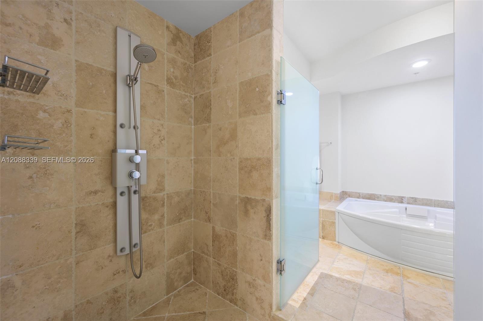1006 3 / 4 2137 sq. ft. $ 2026-09-13 0 foto