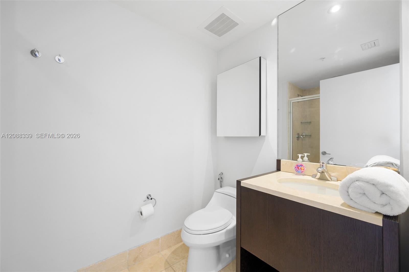 1006 3 / 4 2137 sq. ft. $ 2026-09-13 0 foto