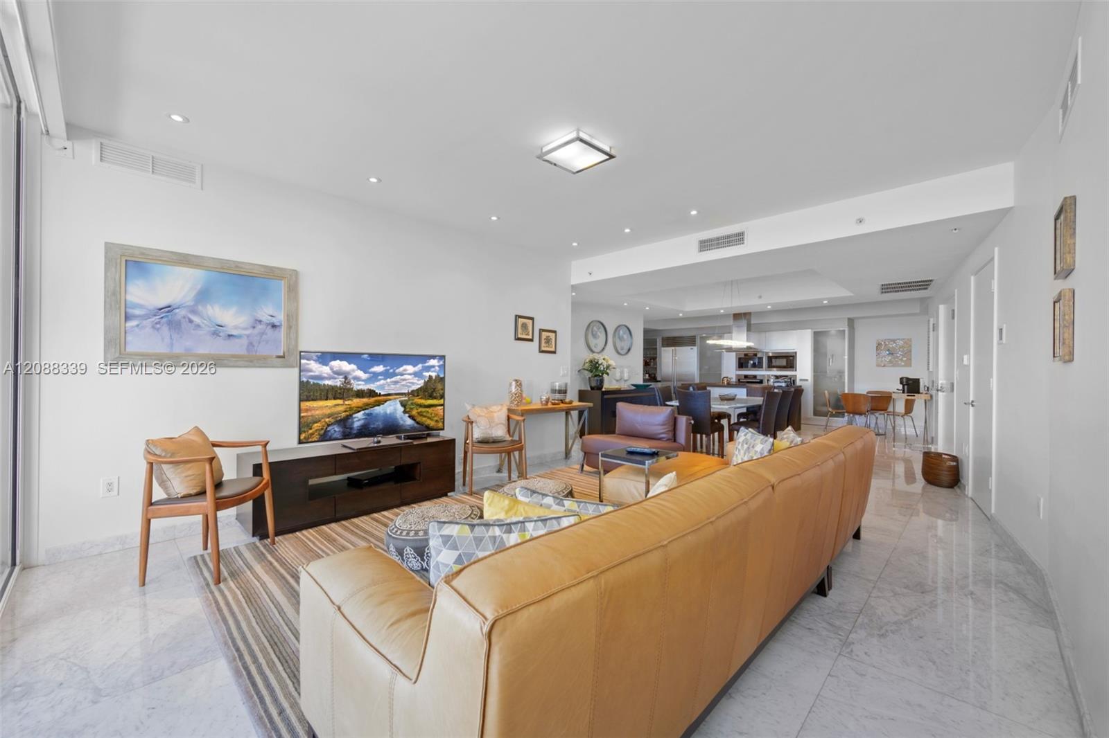 1006 3 / 4 2137 sq. ft. $ 2026-09-13 0 foto