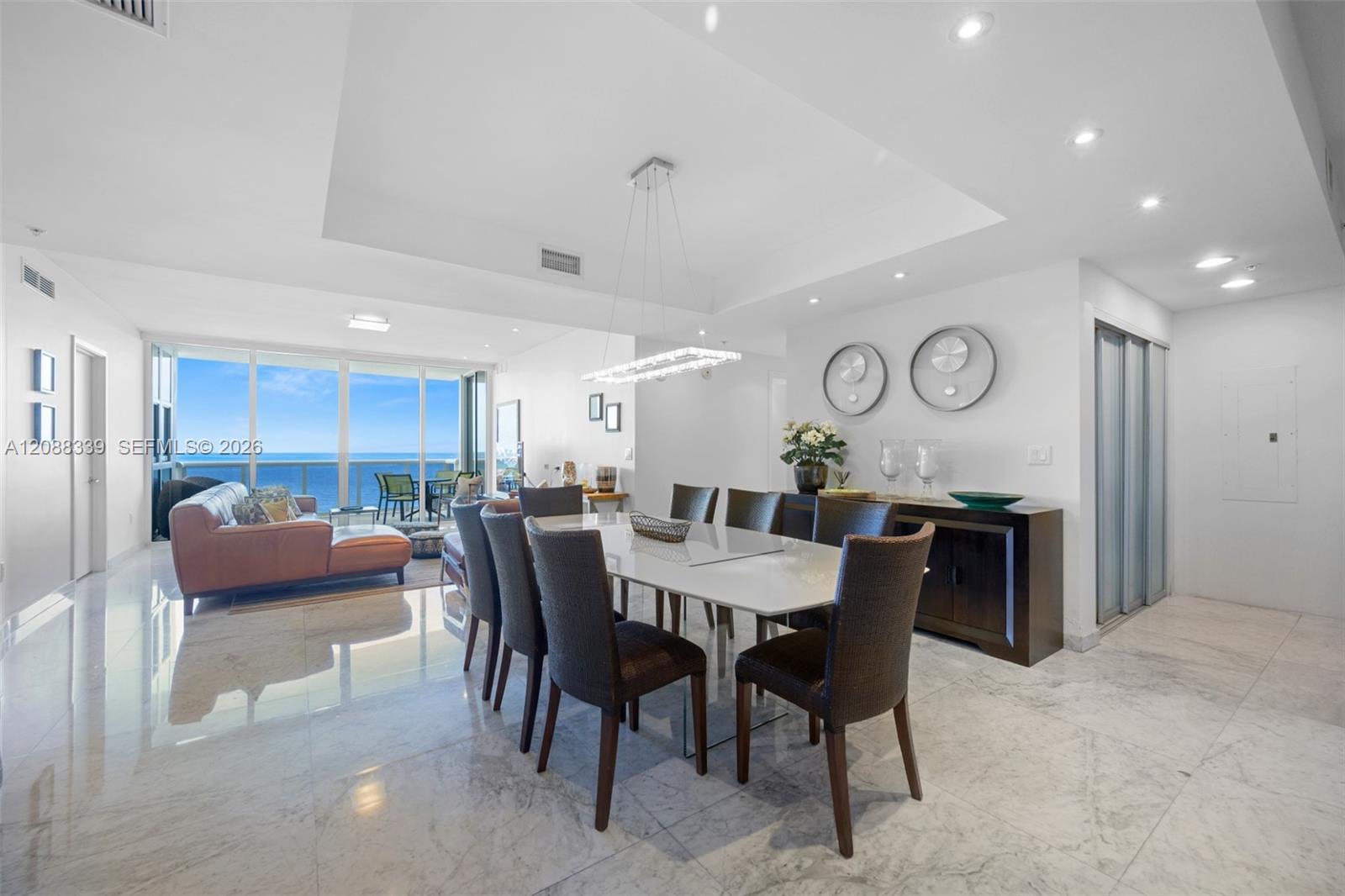 1006 3 / 4 2137 sq. ft. $ 2026-09-13 0 foto