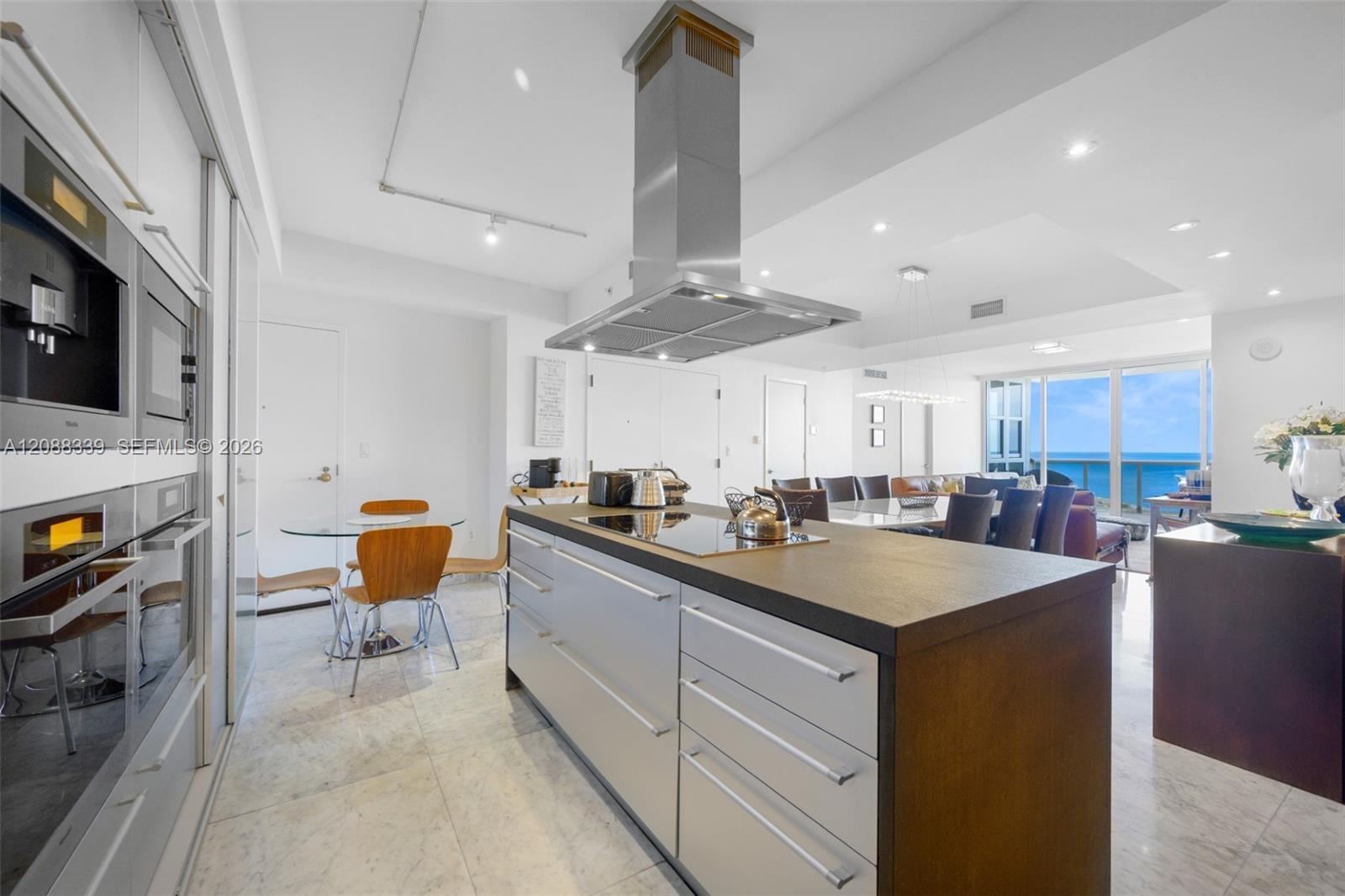1006 3 / 4 2137 sq. ft. $ 2026-09-13 0 foto