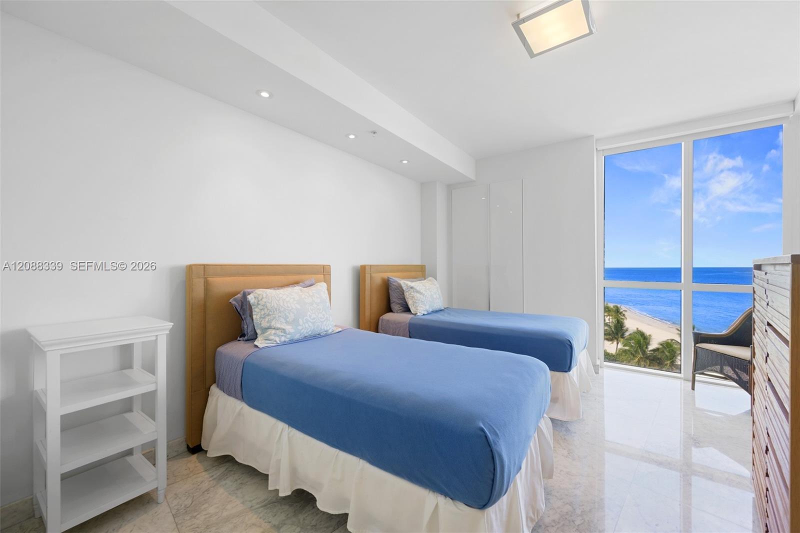 1006 3 / 4 2137 sq. ft. $ 2026-09-13 0 foto