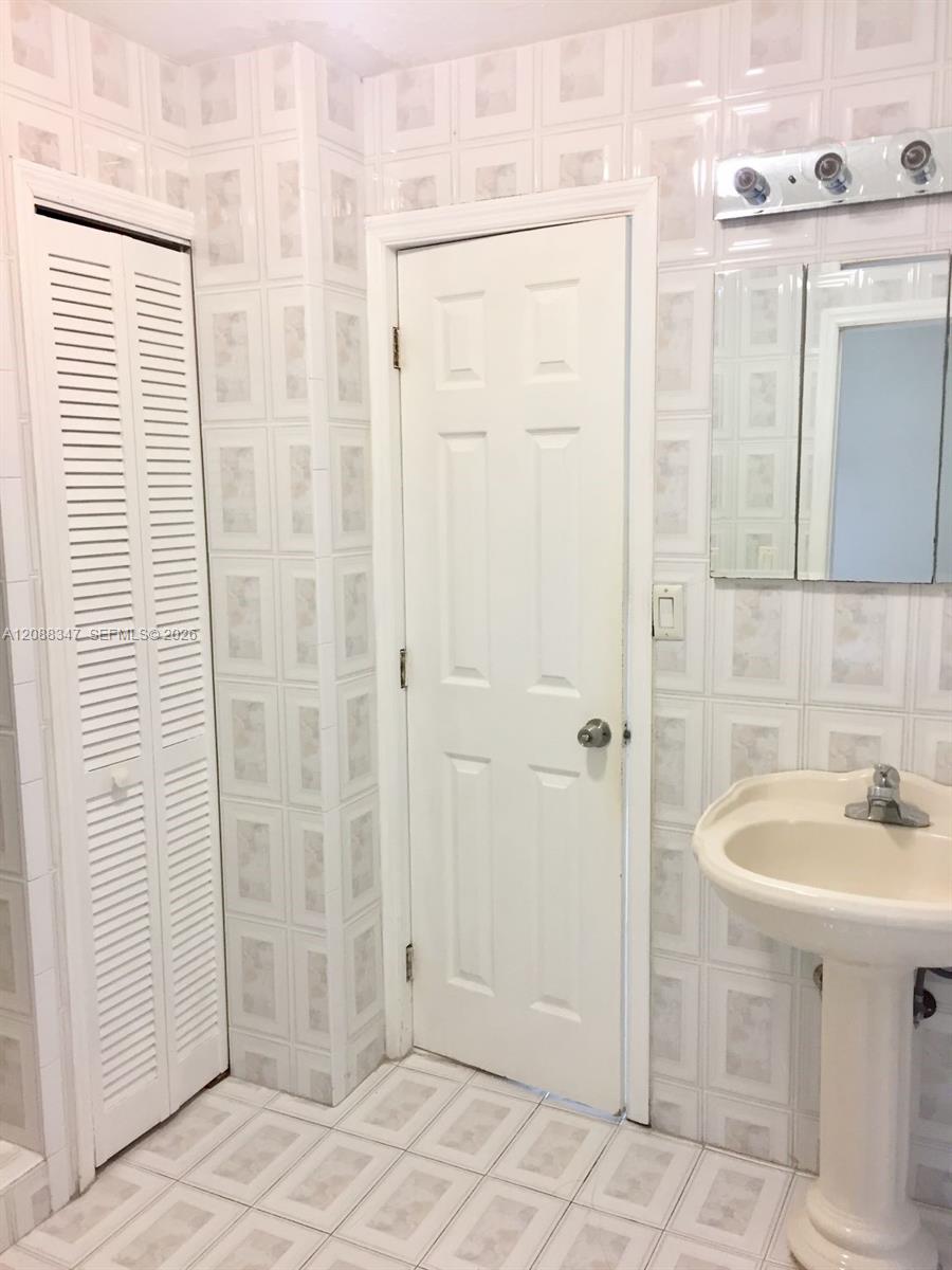   /  3994 sq. ft. $ 2026-09-13 0 foto