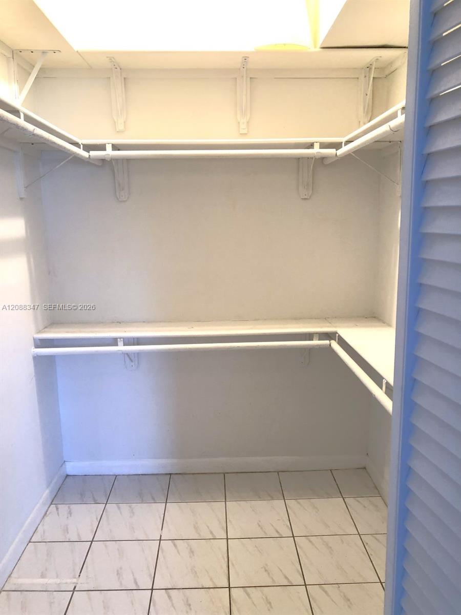   /  3994 sq. ft. $ 2026-09-13 0 foto