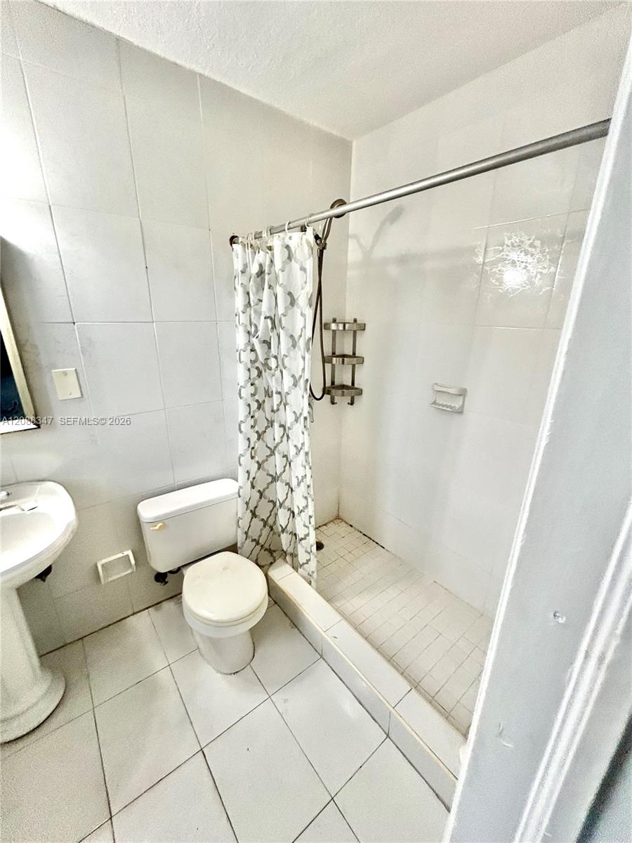   /  3994 sq. ft. $ 2026-09-13 0 foto