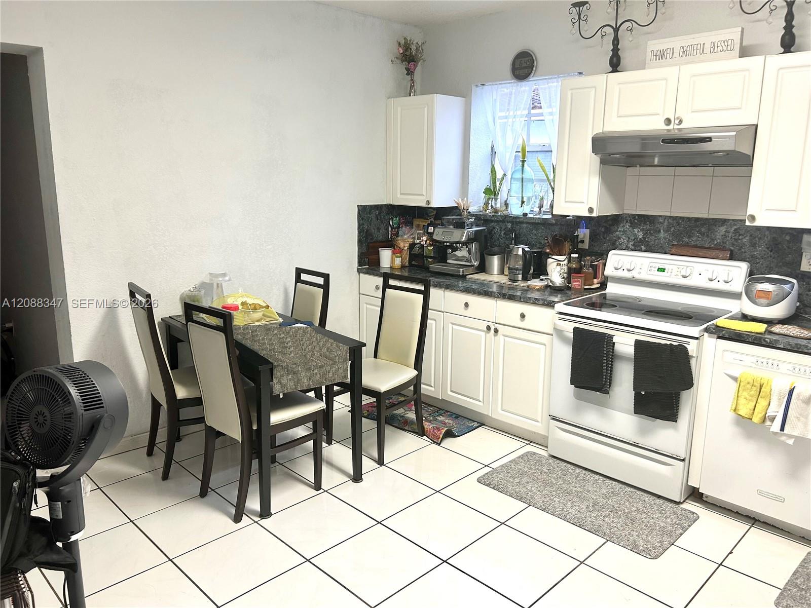   /  3994 sq. ft. $ 2026-09-13 0 foto