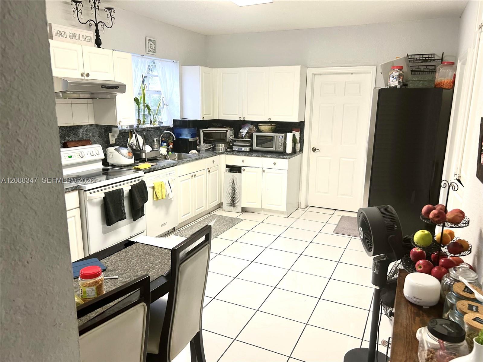  /  3994 sq. ft. $ 2026-09-13 0 foto