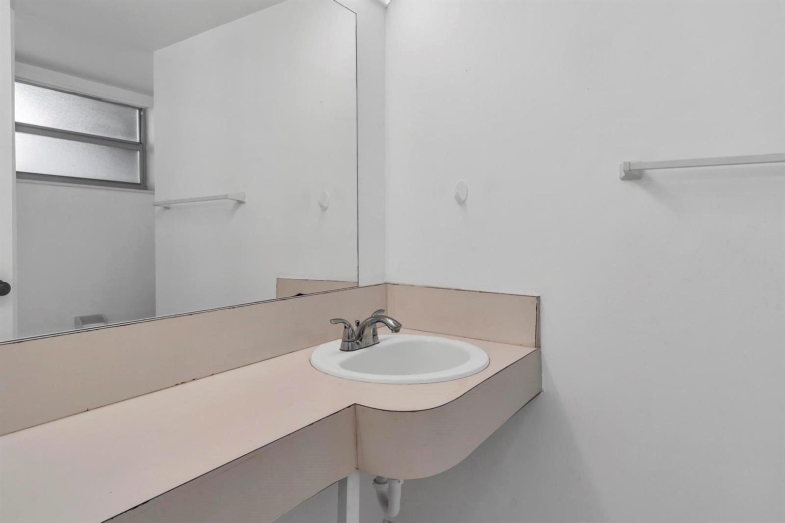 Ver detalles 405-1 1 / 1036 sq. ft. $ 2026-09-20 0 foto