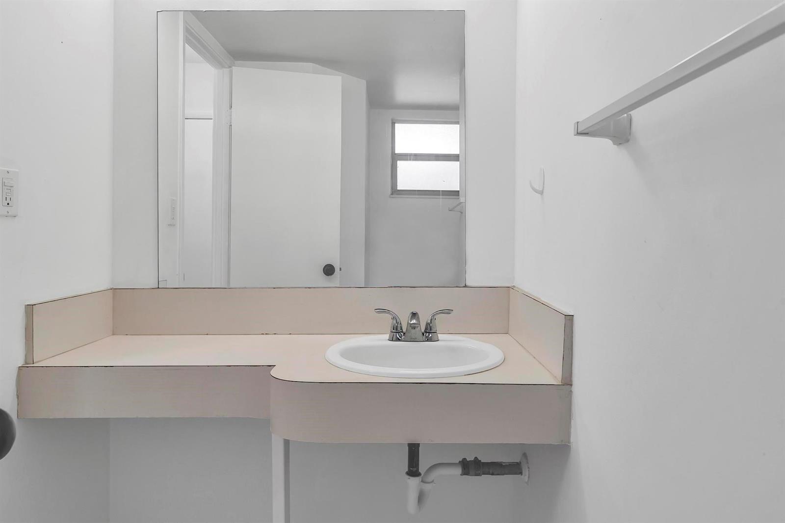 Ver detalles 405-1 1 / 1036 sq. ft. $ 2026-09-20 0 foto