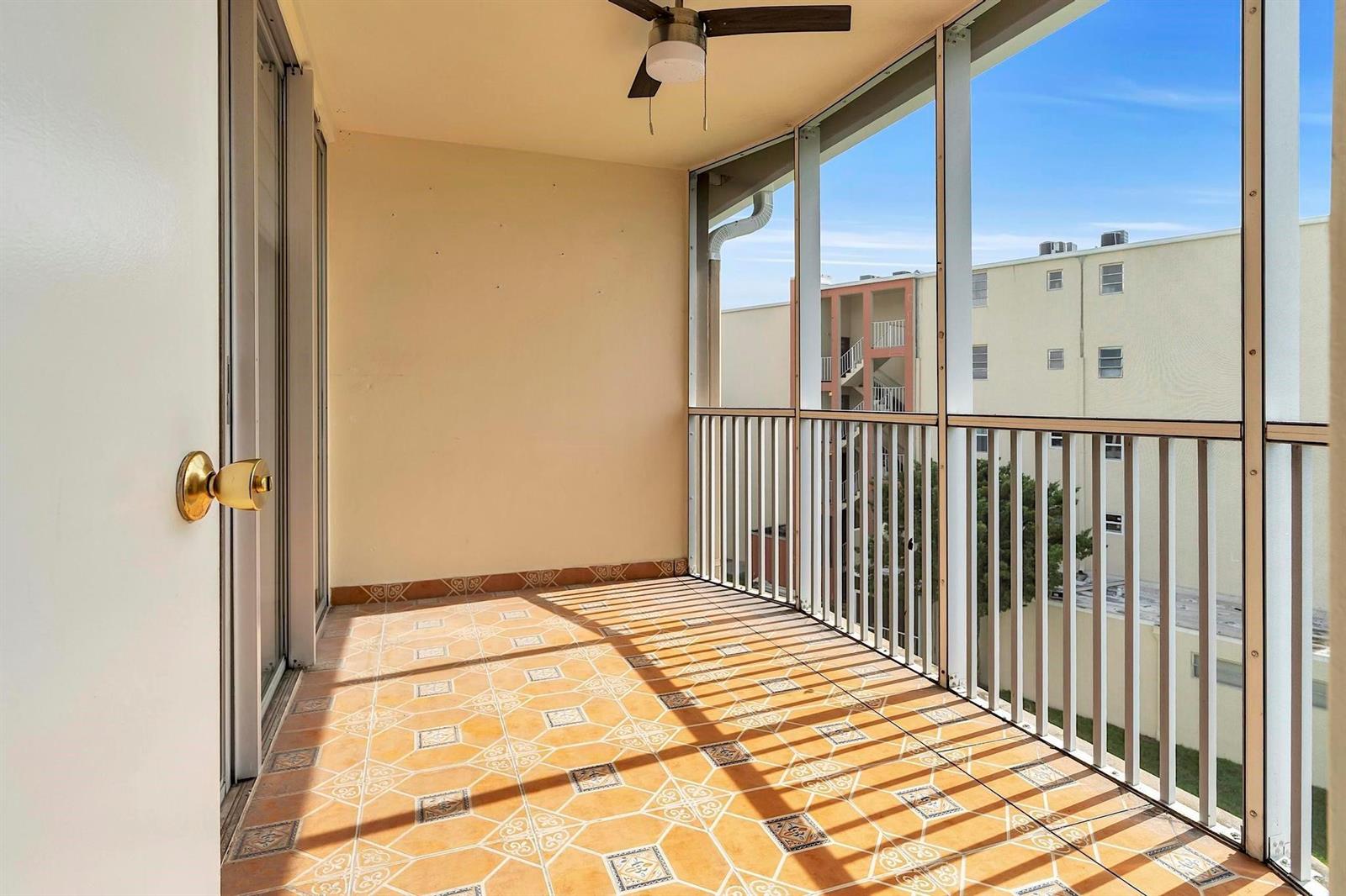 Ver detalles 405-1 1 / 1036 sq. ft. $ 2026-09-20 0 foto