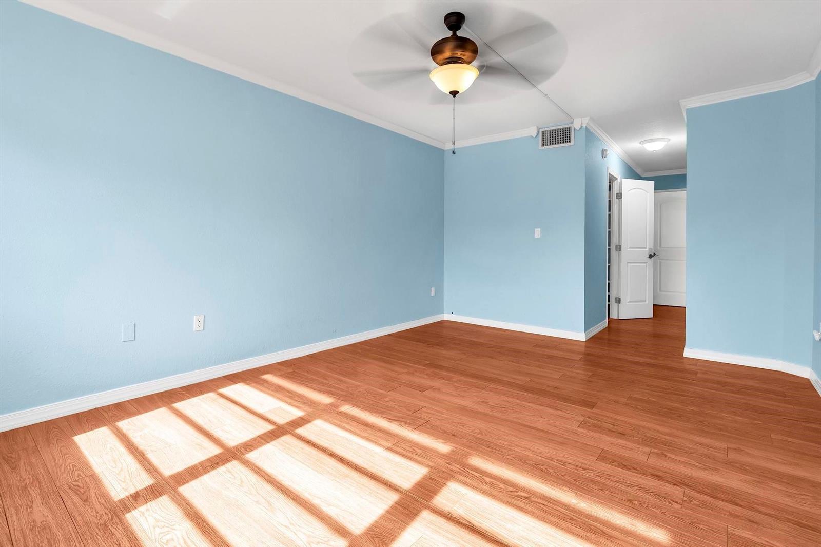 Ver detalles 405-1 1 / 1036 sq. ft. $ 2026-09-20 0 foto