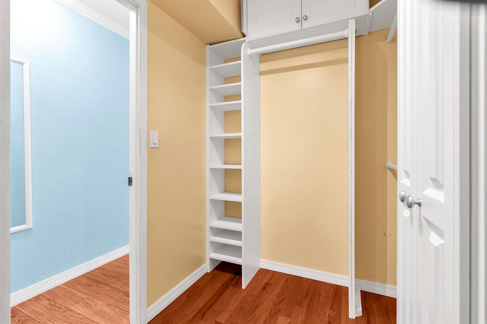 Ver detalles 405-1 1 / 1036 sq. ft. $ 2026-09-20 0 foto