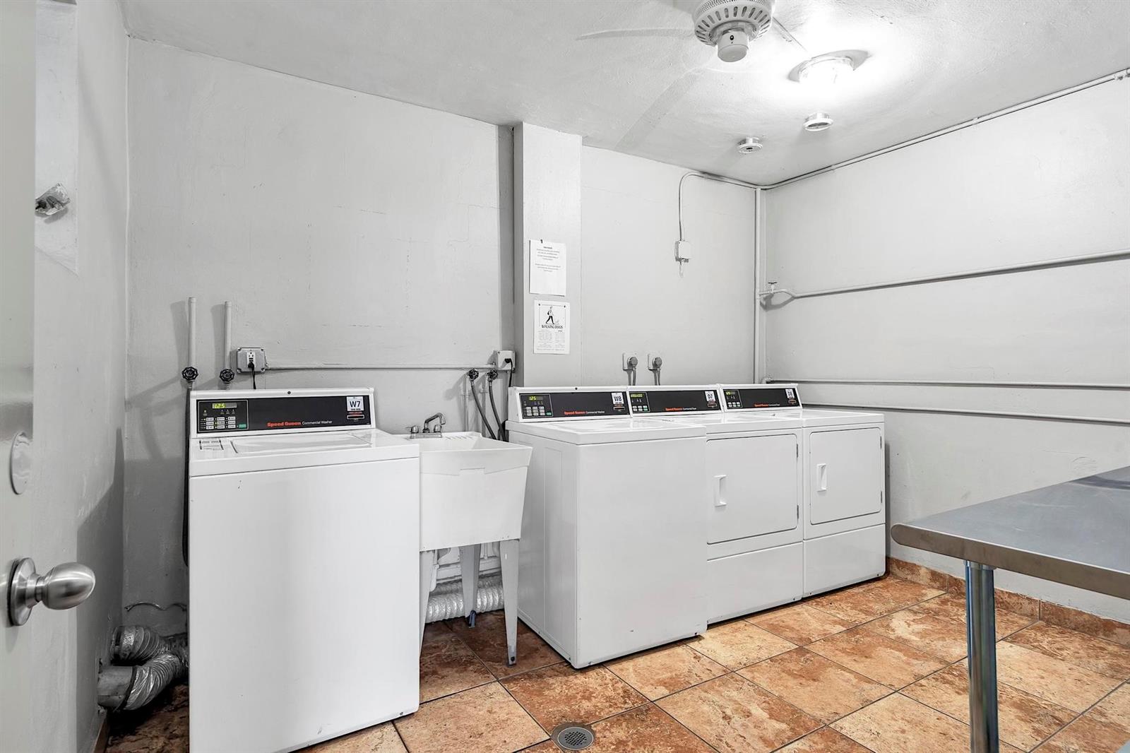 Ver detalles 405-1 1 / 1036 sq. ft. $ 2026-09-20 0 foto