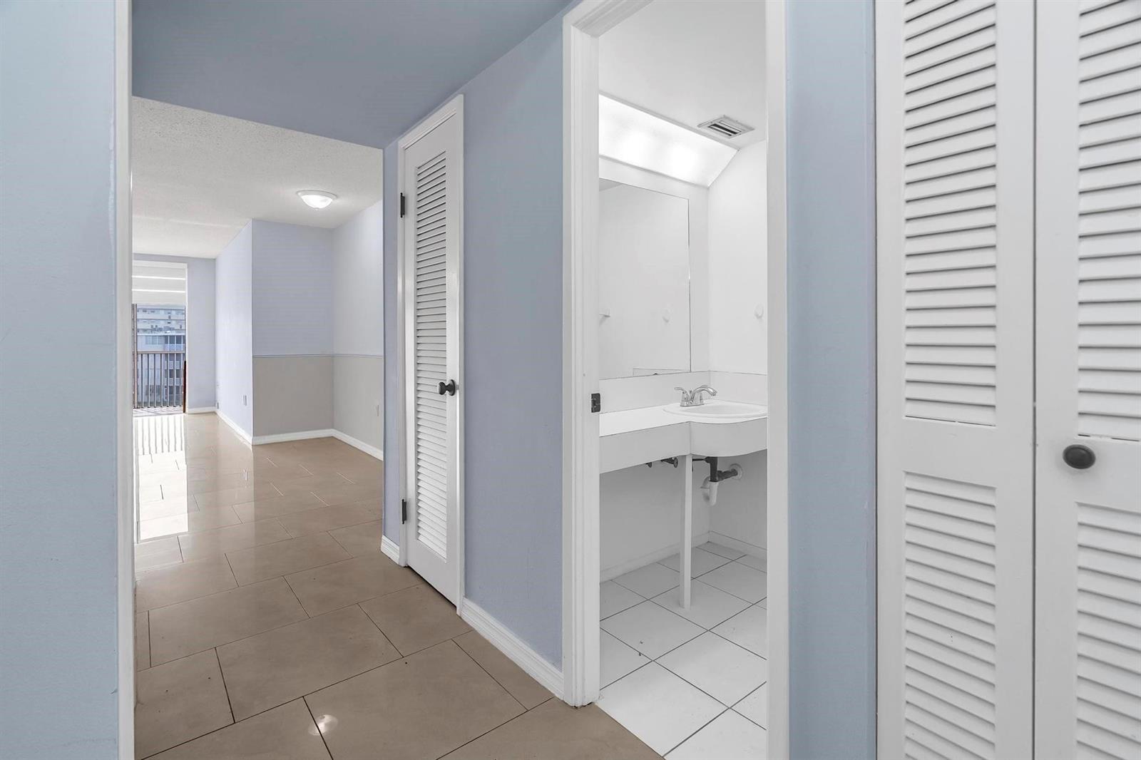 Ver detalles 405-1 1 / 1036 sq. ft. $ 2026-09-20 0 foto