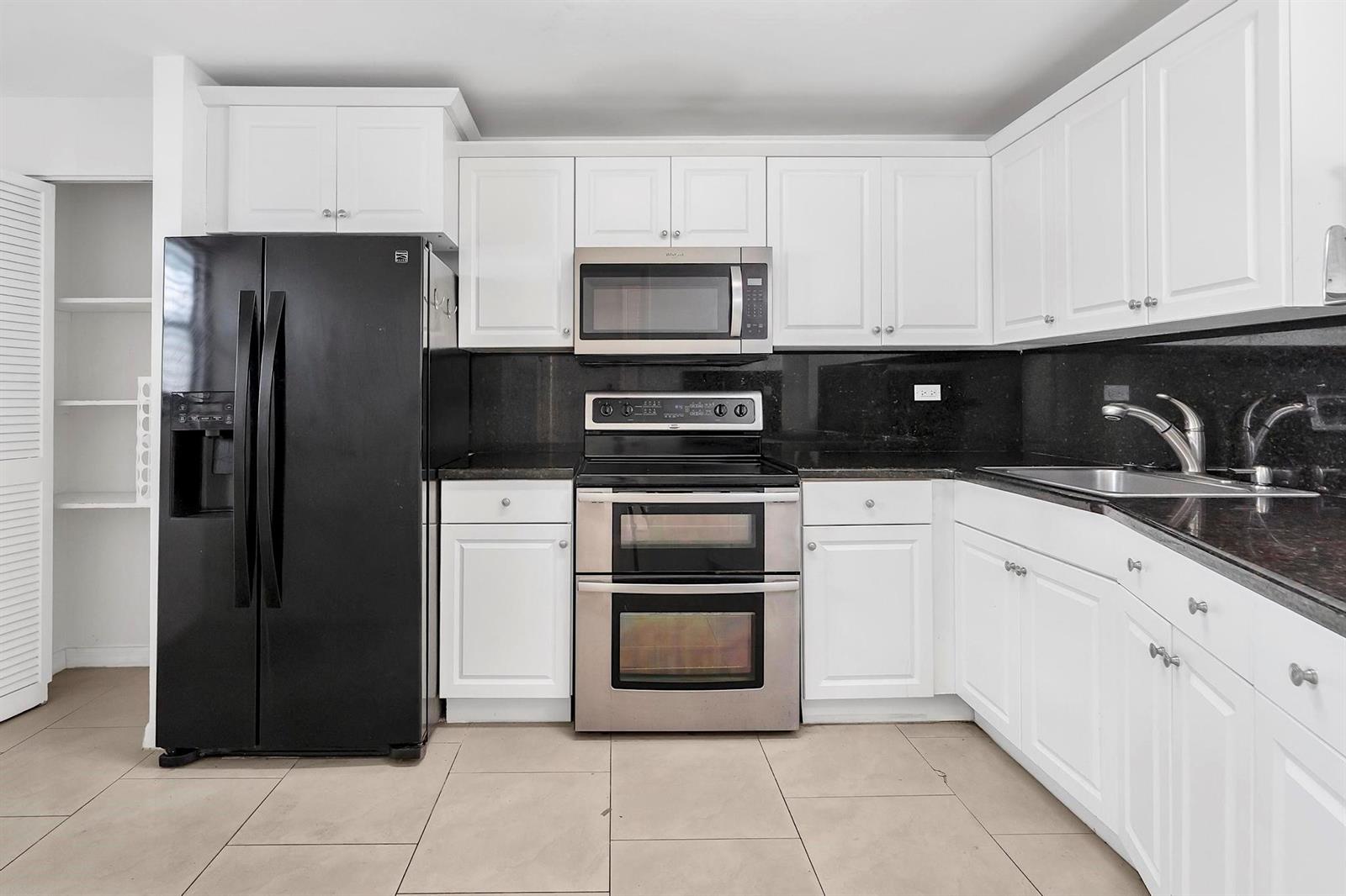 Ver detalles 405-1 1 / 1036 sq. ft. $ 2026-09-20 0 foto